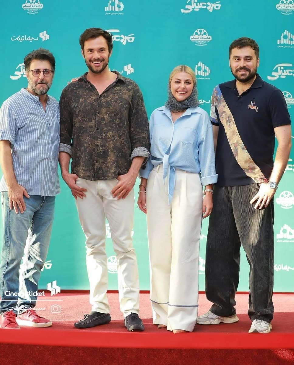 استایل دیدنی بازیگر زن خارجی مرد عینکی در ایران