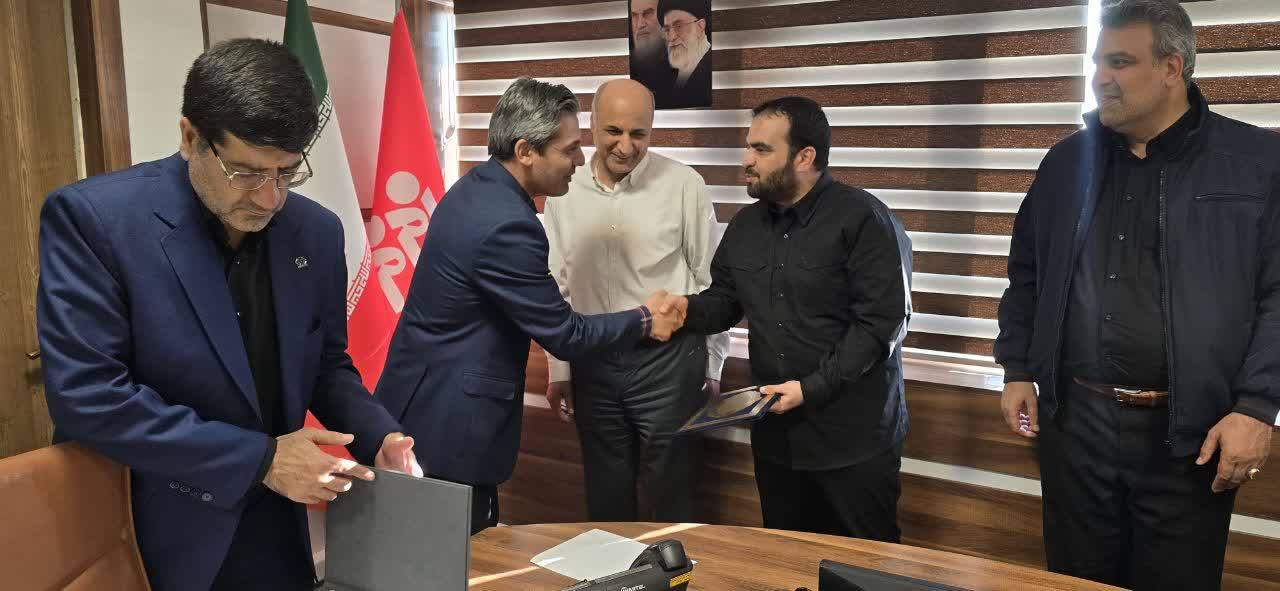 تقدیر از بسیجیان فعال شرکتهای گروه سینا همزمان با هفته بسیج تقدیر از بسیجیان فعال شرکتهای گروه سینا همزمان با هفته بسیج