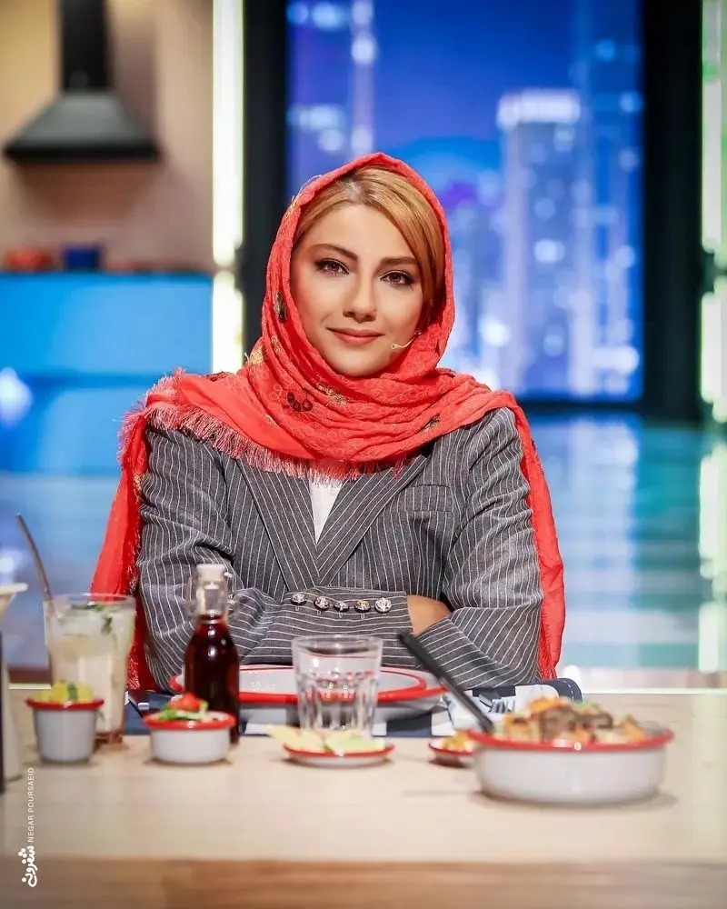 ظاهر متفاوت و شیک محیا دهقانی در برنامه شفرونی