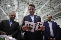 بازدید مدیرعامل سازمان منطقهٔ آزاد کیش از ششمین نمایشگاه کتاب بازدید مدیرعامل سازمان منطقهٔ آزاد کیش از ششمین نمایشگاه کتاب