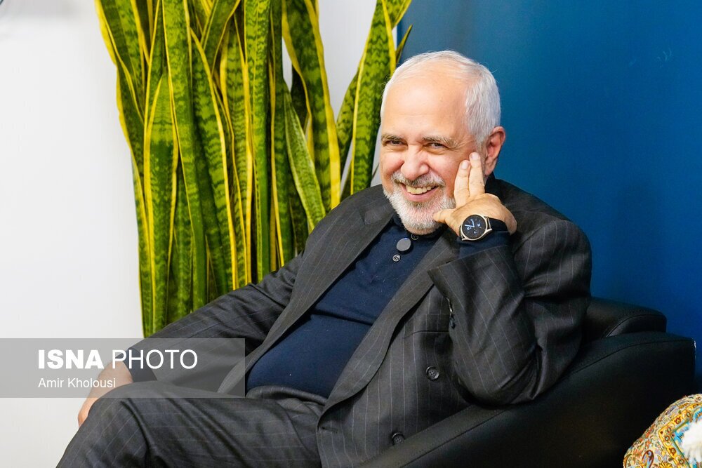 ظریف: همسایگان جنوبی ما دنبال راهبرد«سرِ مار را قطع کن» بوده‌اند/ ترامپ به زودی می‌رود اما ایران همیشه می‌ماند