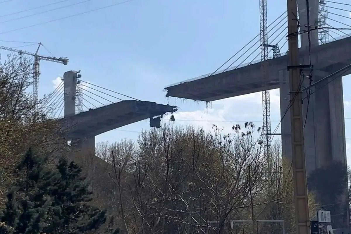 هشت شهید و ۹۵ مجروح در دو حمله به پل B ۱ کرج