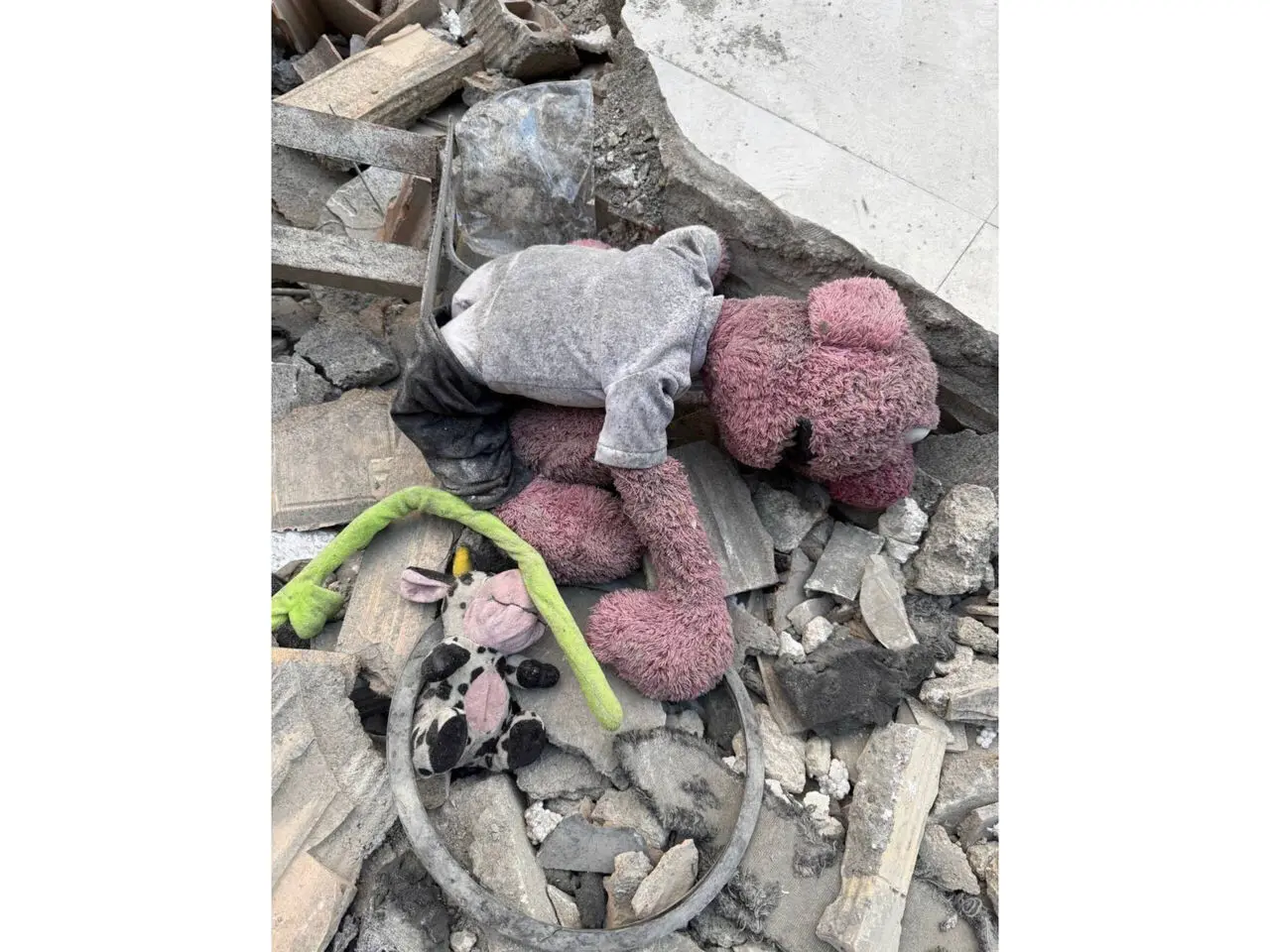 دلنوشته تلخ جناب‌خان برای صاحب یک عروسک