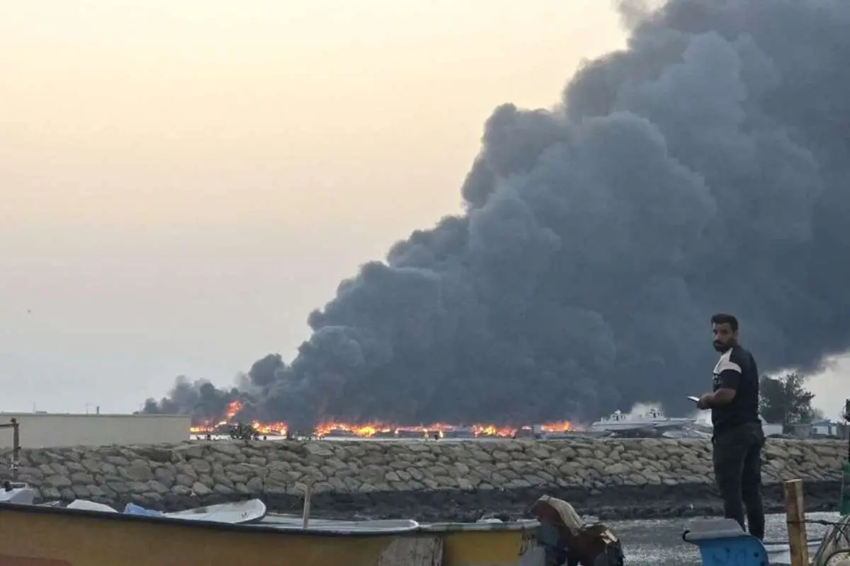 حمله به دو لنج باربری در بندر لنگه