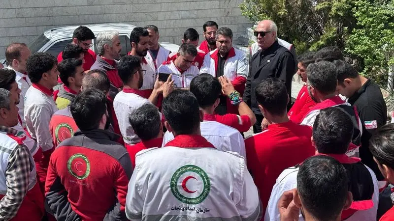 بهمن دان در جمع هلال‌احمری‌ها