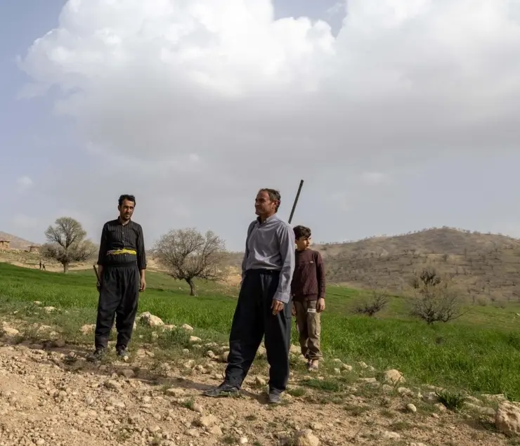 تصاویری از روستائیان شهرستان لردگان در جستجوی خلبان آمریکایی