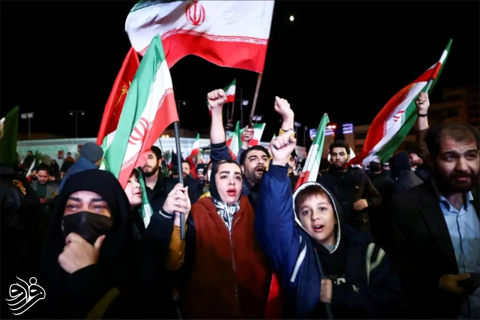 شنیدن خبر آتش‌بس موقت در حاشیه تجمع شبانه