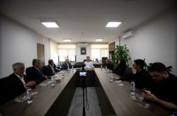 تقدیر کبیری از تلاش‌های اداره کل گمرک کیش / عرضه اینترنتی کالا‌ها در دست پیگیری