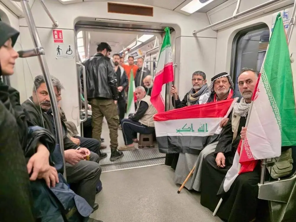 تصاویری از حضور مسافران عراقی در مترو تهران