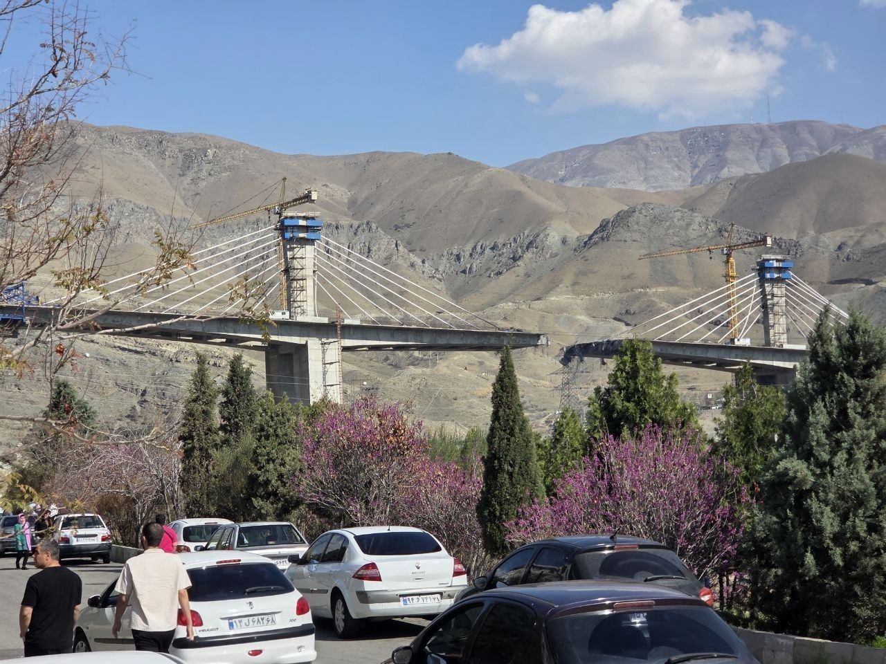 نحسی سیزده/روایت شهادت و مجروحیت یک مادر و پسر در حمله آمریکا و اسرائیل به پل B۱ کرج