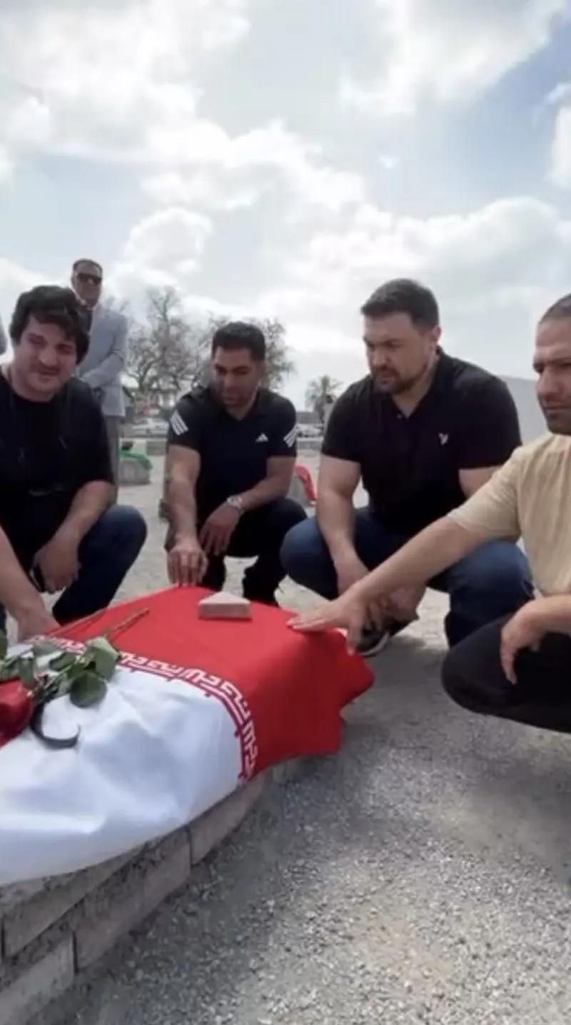 رسول خادم در مزار شهدای میناب