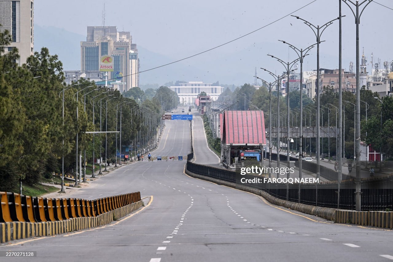 محوطه بیرونی هتل سارینا