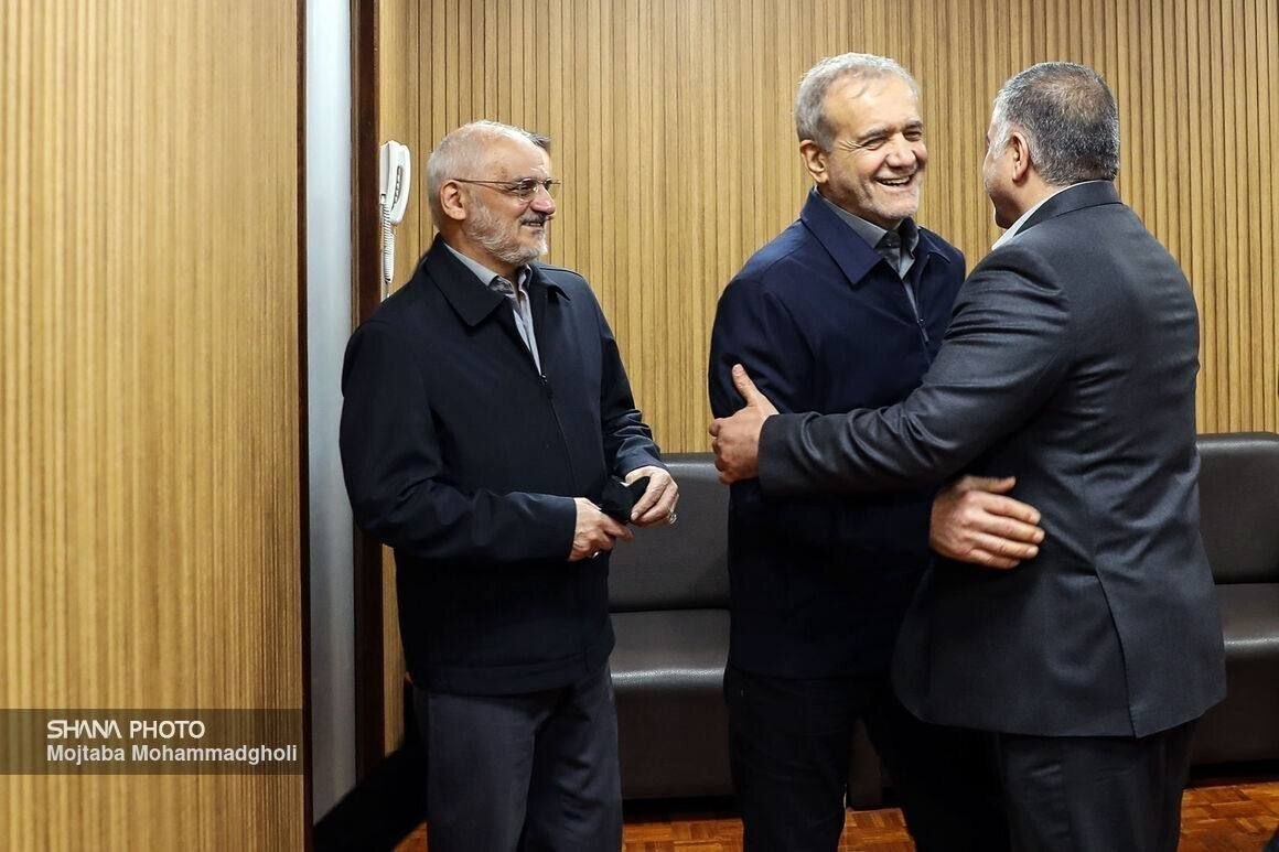 بازدید میدانی پزشکیان از وزارت نفت