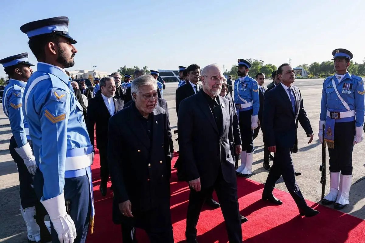 تصاویری از بدرقه قالیباف در بازگشت از پاکستان