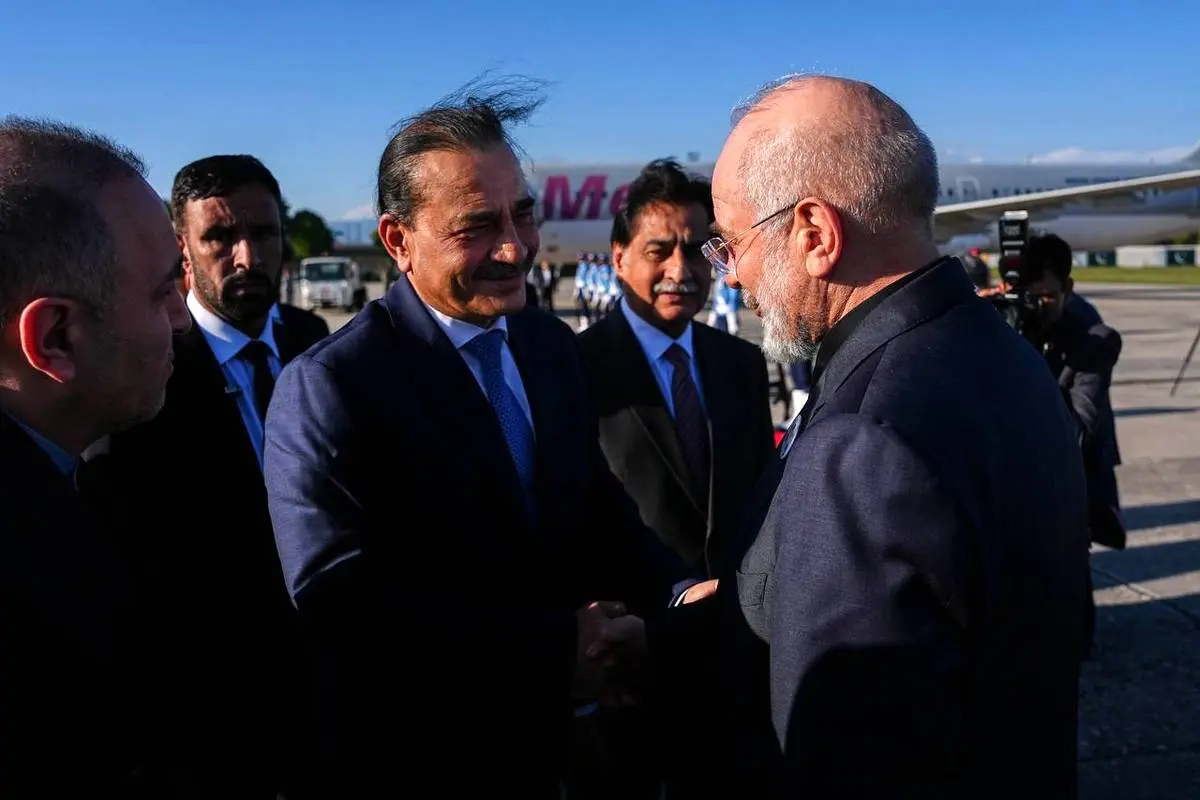 تصاویری از بدرقه قالیباف در بازگشت از پاکستان