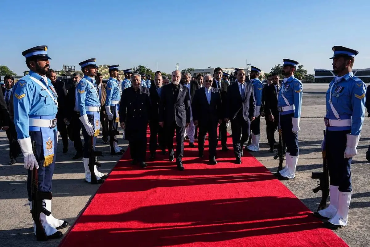 تصاویری از بدرقه قالیباف در بازگشت از پاکستان