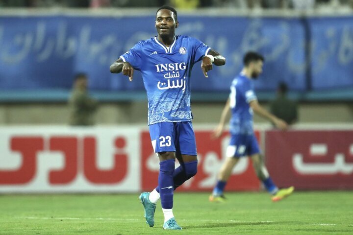 یک پرسپولیسی پنجره استقلال خوزستان را بست