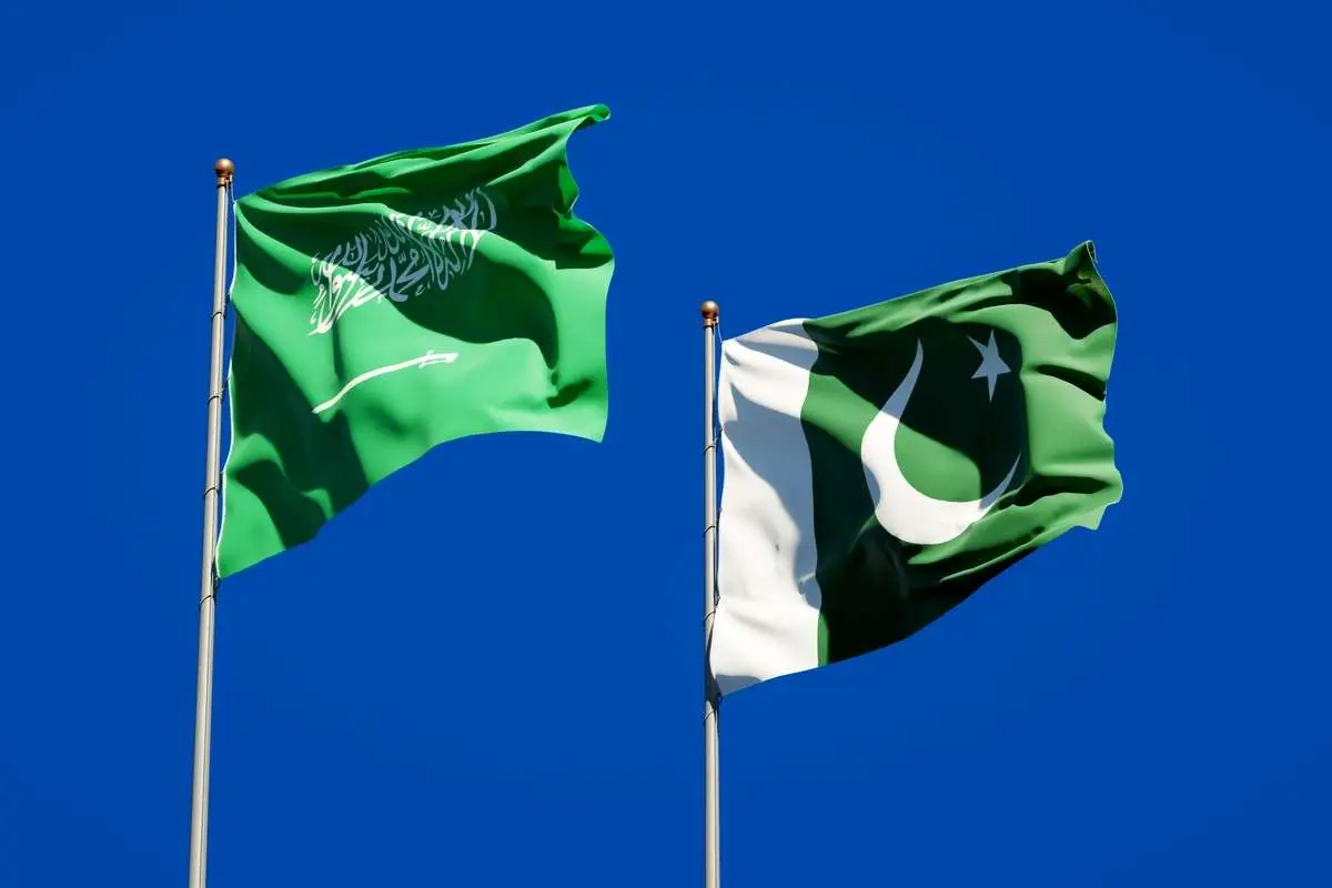 پرچم عربستان و پاکستان