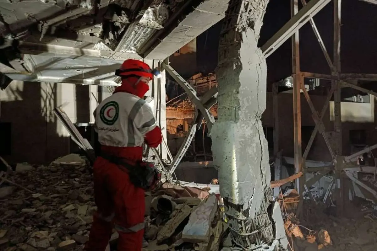 نجات ۹۶۰ نفر از زیر آوار حملات هوایی در تهران