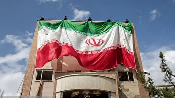 عکس/ جلوی آوارهای دانشگاه شهیدبهشتی کلاس تشکیل شد