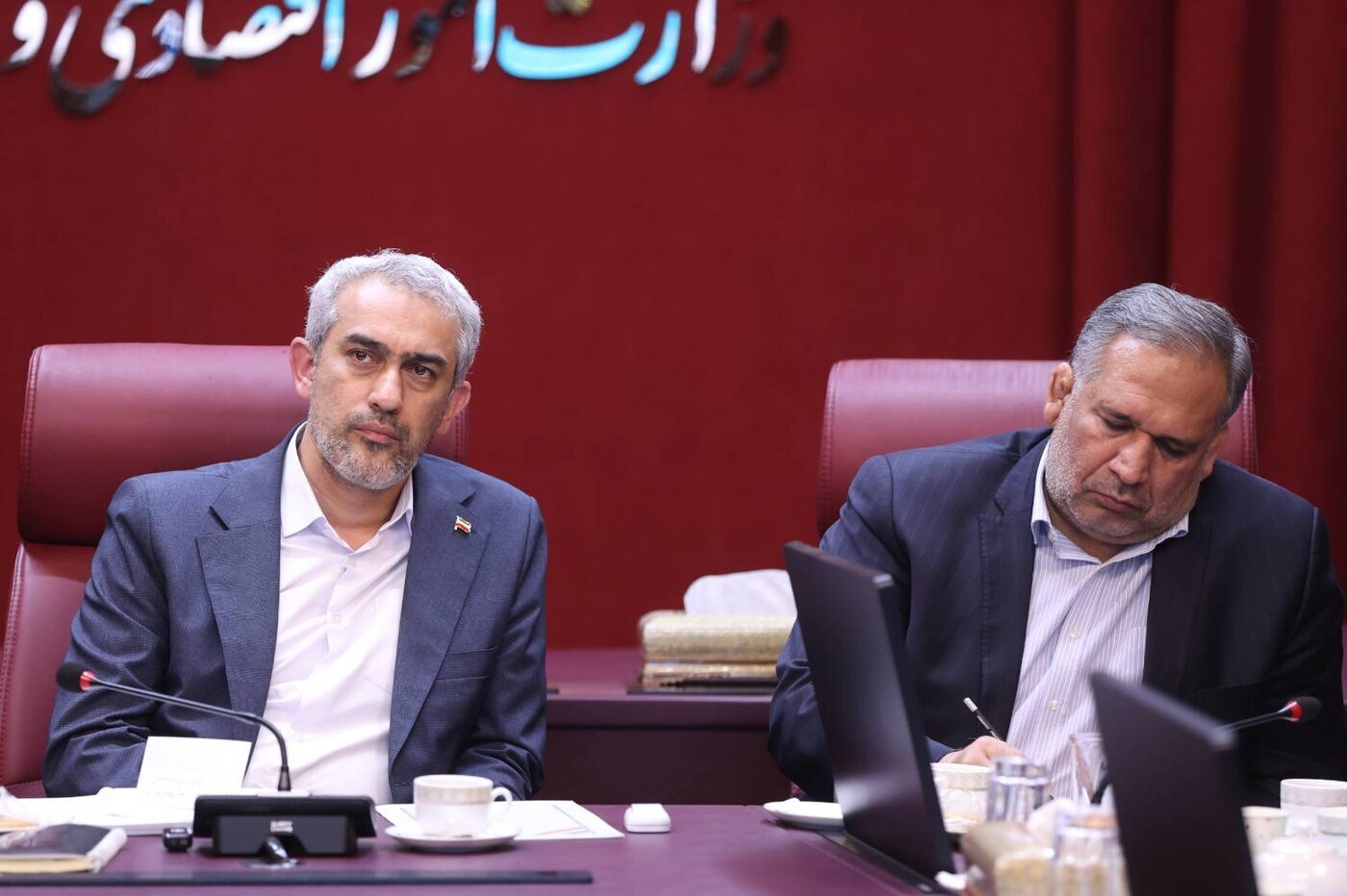 وزیر اقتصاد در دیدار با اعضای کمیسیون اقتصادی مجلس: دولت برای همه سناریو‌های اقتصادی برنامه دارد