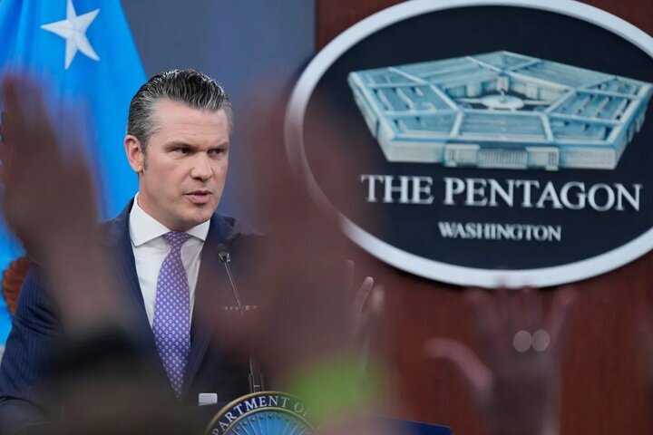 جزئیات استیضاح وزیر جنگ آمریکا به ابتکار نماینده ایرانی تبار کنگره آمریکا / پیت هگست به جنایت جنگی متهم می‌شود؟