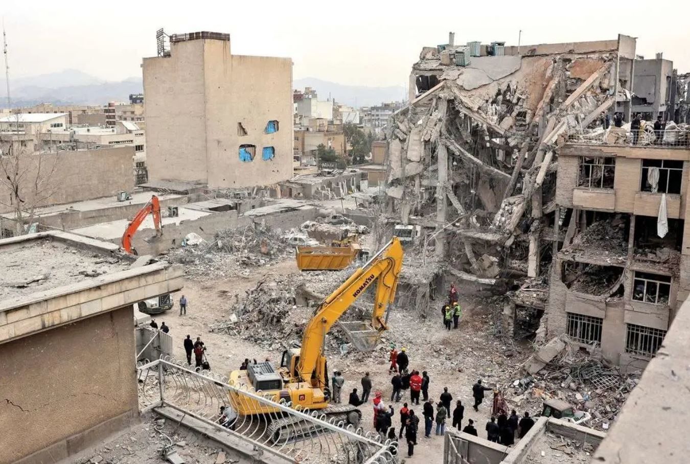 بازسازی مسکن جنگ زدگان