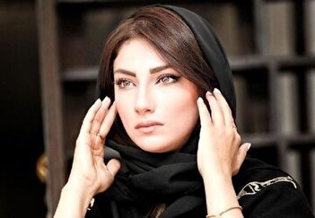 عکس/ احترام نظامی بازیگر زن به پرچم ایران