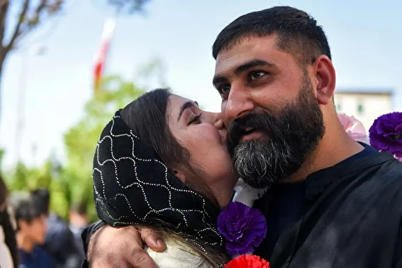 استقبال پرشور از خدمه بازمانده ناوشکن دنا در شیراز