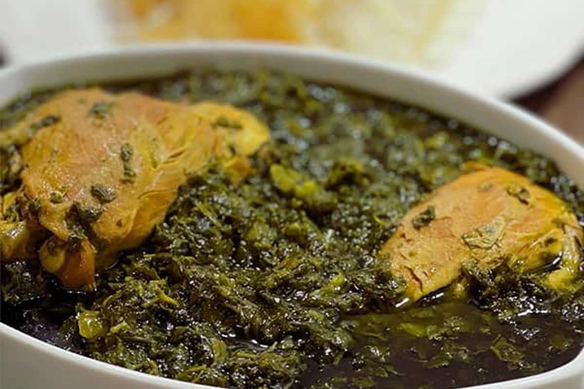 طرز تهیه خورش مرغ و جعفری