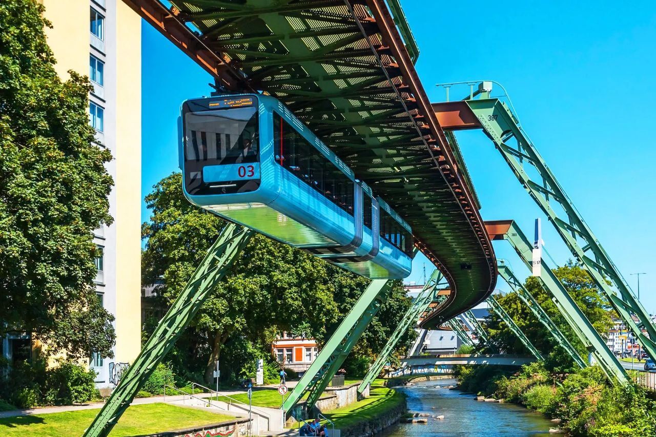 قطار معلق ووپرتال آلمان