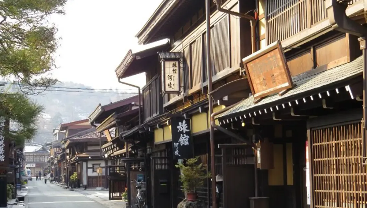 سایه جنگ بر صنعت گردشگری ژاپن؛ لغو هزاران رزرو اروپایی