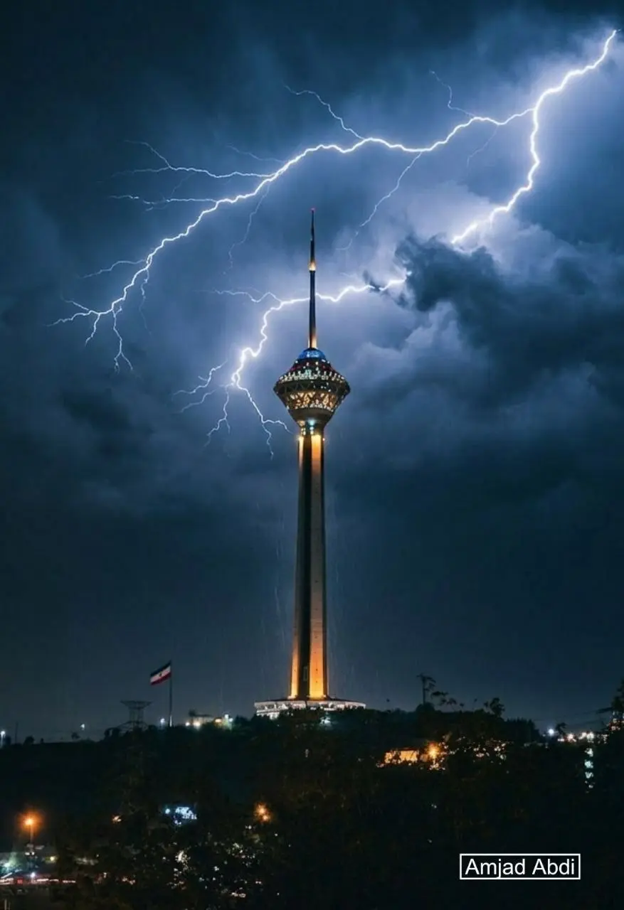 عکس بی‌نظیر از رعد و برق دیشب تهران