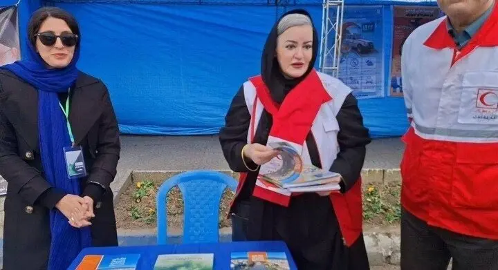 نعیمه نظام‌دوست در جمع نیرو‌های امدادرسان هلال احمر