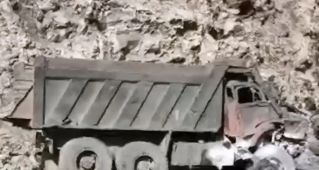 حمله به معدن کارخانه سیمان فیروزآباد/ ۲ کارگر شهید و ۲ نفر مجروح شدند