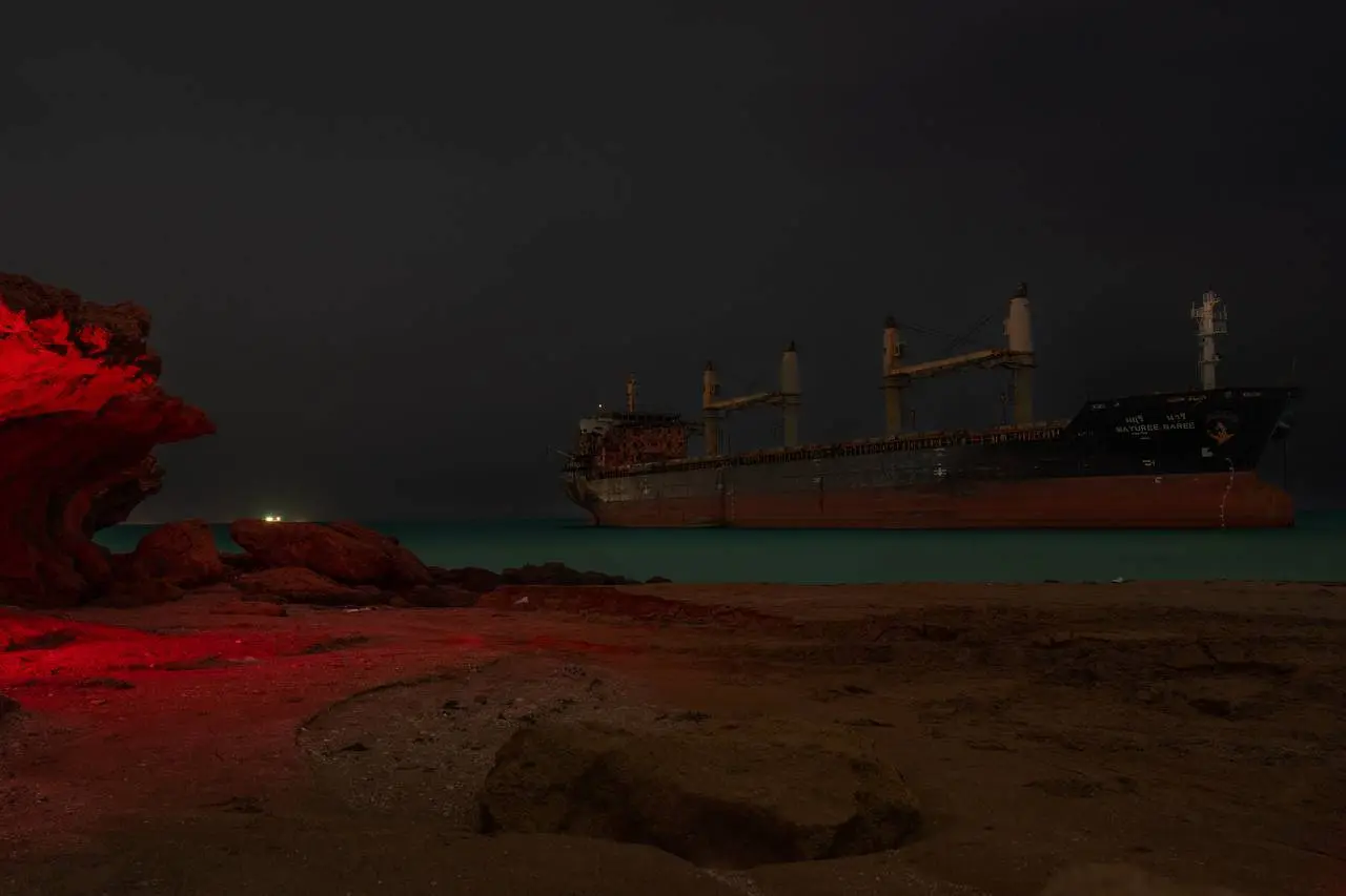 عکس/کشتی متخلف تایلندی در قشم به گل نشست