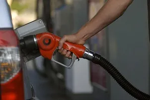 عرضه ۱۲۰ هزار لیتر بنزین سوپر وارداتی در بورس انرژی