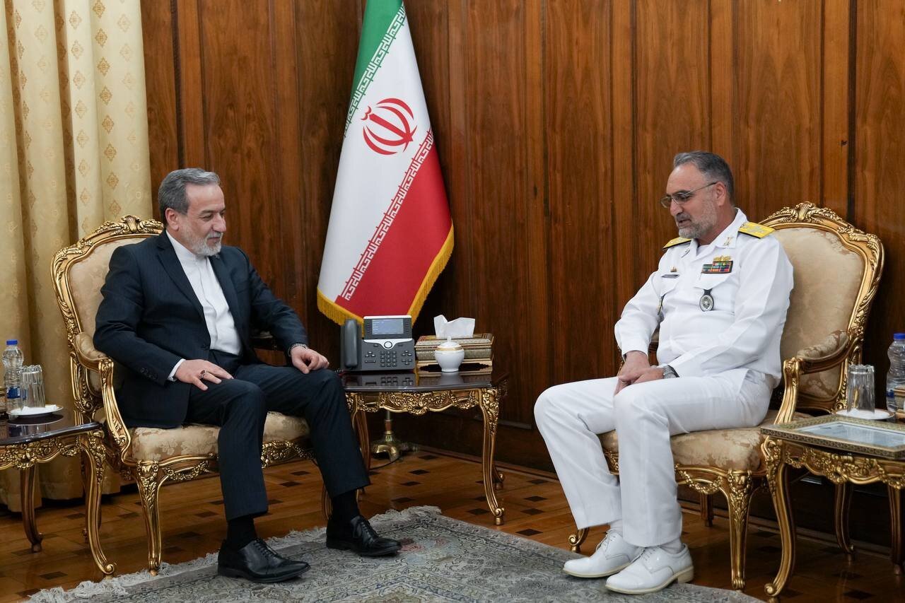 فرمانده نیروی دریایی ارتش ایران و عراقچی