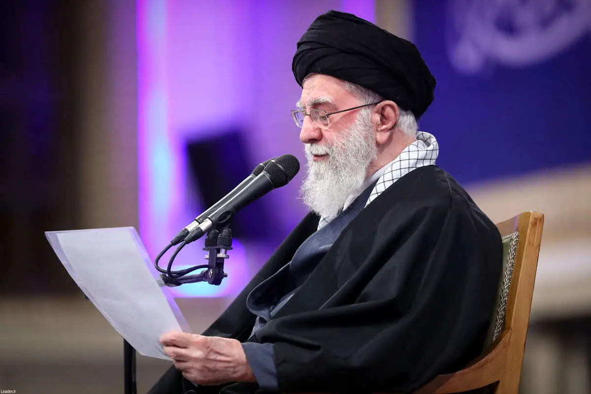 ماجرای توسل آیت الله سیدمجتبی خامنه‌ای به امام رضا (ع) برای آزادی رهبر شهید انقلاب از زندان پهلوی