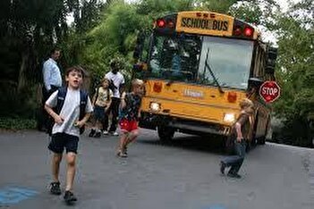 فیلم/ نجات معجزه‌آسای اتوبوس مدرسه توسط دانش‌آموزان