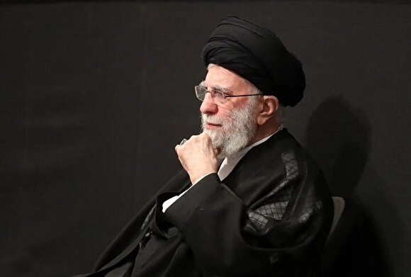 عکس/ رهبر شهید انقلاب در کرانه خلیج فارس ۱۵ سال پیش