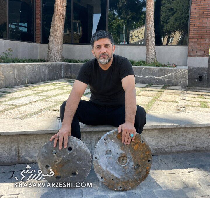 عکس یادگاری علیرضا دبیر با موشک آمریکایی