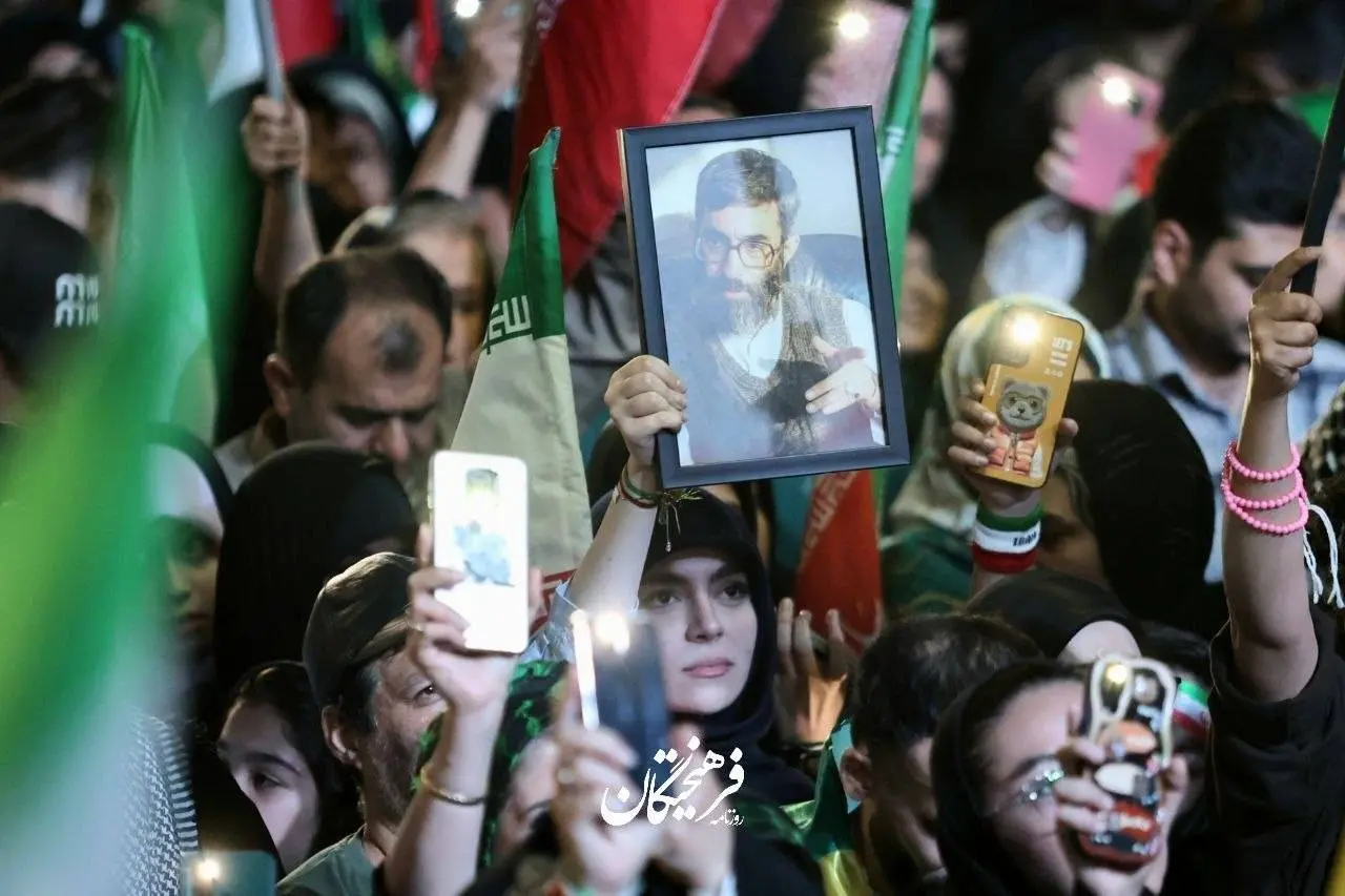 چند قاب متفاوت از دختران در تجمعات تهران