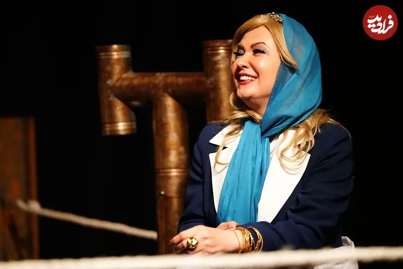 لعیا زنگنه روی صحنه تئاتر