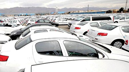 عرضه‌ هفتگی خودروسازان با هدف کاهش التهاب‌ بازار خودرو
