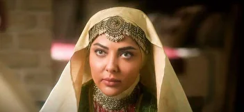 عکس/ ظاهر عجیب لیلا اوتادی در یک رستوران سنتی