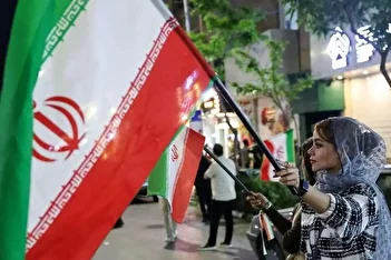 فیلم / مداحی برای دختران کم‌حجاب در تجمعات شبانه