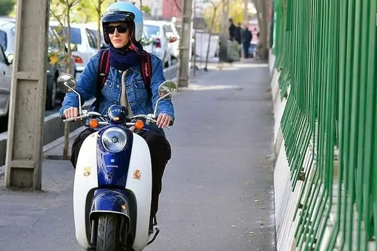 گواهینامه موتورسیکلت برای زنان