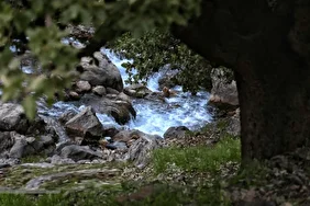 رقص چشمه‌های دروغین در دل کوهستان