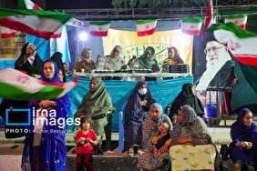 پخت غذا توسط زنان بومی جزیره قشم در تجمعات شبانه